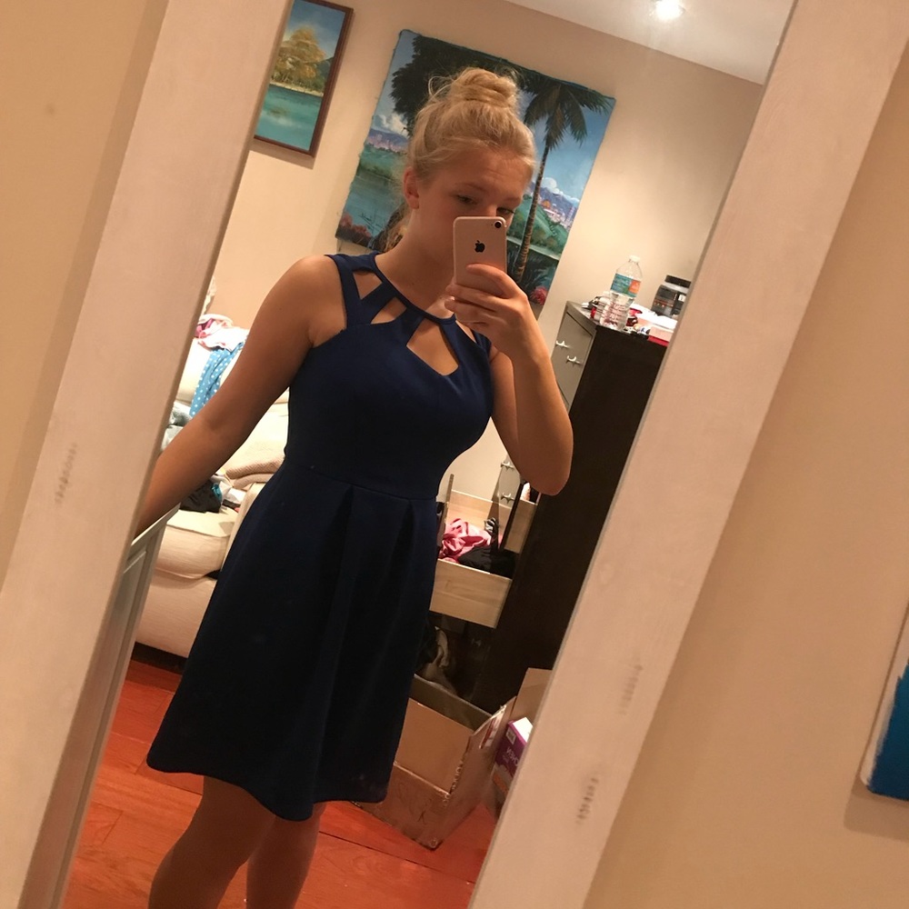 Dress - Picture 2 of 2